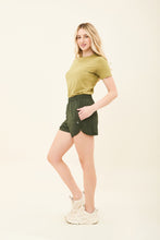 Carregar imagem no visualizador da galeria, Image 03: Uv Line Fitness Bottom Short Race Verde Militar Upf50+
