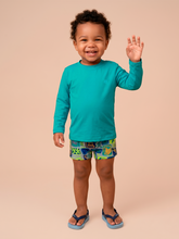 Carregar imagem no visualizador da galeria, Model Front: Uv Line Rash Guard Longsleeve Baby Green Sea Upf50+

