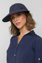 Carregar imagem no visualizador da galeria, Model Front: Uv Line Caps Visor Capri Colors Nac Fem Navy Blue Upf50+
