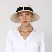 Carregar imagem no visualizador da galeria, Model Front: Uv Line Floppy Hat Hat Paris Ville L Fem Sand Upf50+
