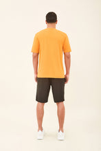 Carregar imagem no visualizador da galeria, Model Back: Uv Line Rash Guard Longsleeve Uvpro Masc Orange Upf50+
