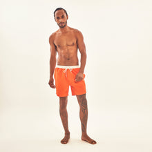 Carregar imagem no visualizador da galeria, Model Front: Uv Line Short For Men / Bermuda Shorts Boxer Orange Upf50+

