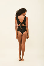 Carregar imagem no visualizador da galeria, Image 11: Uv Line One-Piece Marina Mangara Upf50+
