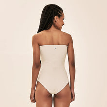 Carregar imagem no visualizador da galeria, Model Back: Uv Line One-Piece Duna Bandeau Upf50+
