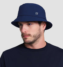 Carregar imagem no visualizador da galeria, Model Front: Uv Line Bucket Hat Hat Toronto Colors Masc Navy Blue Upf50+
