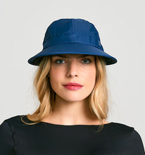 Carregar imagem no visualizador da galeria, Model Front: Uv Line Caps Visor Nice Fem Navy Blue Upf50+
