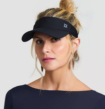 Carregar imagem no visualizador da galeria, Model Front: Uv Line Visor Visor Athletic Dry Fem Black Upf50+
