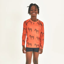 Carregar imagem no visualizador da galeria, Model Front: Uv Line Rash Guard Longsleeve Acqua Zebra Inf Upf50+
