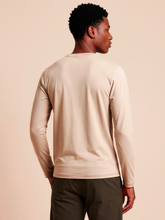 Carregar imagem no visualizador da galeria, Model Back: Uv Line T-Shirt For Men Longsleeve New Fit Masc Sand Upf50+
