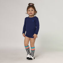 Carregar imagem no visualizador da galeria, Model Front: Uv Line Rash Guard Longsleeve Baby Navy Blue Upf50+
