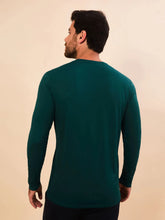 Carregar imagem no visualizador da galeria, Model Back: Uv Line Rash Guard Longsleeve Masc New Fit Petroleo Upf50+
