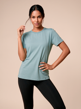 Carregar imagem no visualizador da galeria, Gallery: Uv Line Beach Top T-Shirt Uvpro Fem Green Water Upf50+

