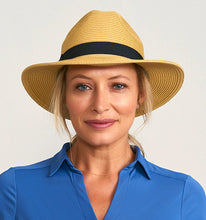 Carregar imagem no visualizador da galeria, Model Front: Uv Line Panama Hat Hat Shanghai Imp Uni Sand Black Upf50+
