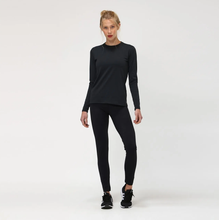 Carregar imagem no visualizador da galeria, Model Front: Uv Line Rash Guard Uvpro Br Ml Preto Fem
