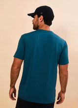 Carregar imagem no visualizador da galeria, Model Back: Uv Line T-Shirt For Men T-Shirt New Fit Masc Petroleo Upf50+

