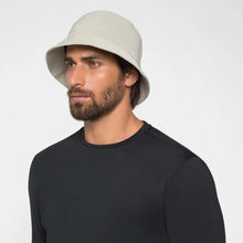 Carregar imagem no visualizador da galeria, Model Front: Uv Line Bucket Hat Hat Toronto Colors Masc Sand Upf50+
