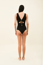 Carregar imagem no visualizador da galeria, Image 07: Uv Line One-Piece Mirela Oliva Preto Upf50+
