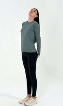 Carregar imagem no visualizador da galeria, Product Front: Uv Line Rash Guard Longsleeve Fem New Fit Textura Verde Jade Upf50+
