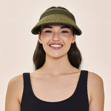 Carregar imagem no visualizador da galeria, Model Front: Uv Line Visor Visor Brunei Verde Militar Upf50+
