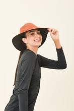 Carregar imagem no visualizador da galeria, Image 02: Uv Line Floppy Hat San Diego Preto Caramelo Upf50+
