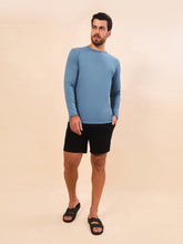 Carregar imagem no visualizador da galeria, Model Front: Uv Line Rash Guard Longsleeve Uvpro Masc Indigo Upf50+
