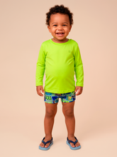 Carregar imagem no visualizador da galeria, Model Front: Uv Line Rash Guard Longsleeve Baby Yellow Fluor Upf50+
