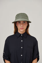 Carregar imagem no visualizador da galeria, Model Front: Uv Line Caps Visor Nice Fem Militar Green Upf50+
