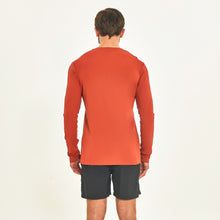 Carregar imagem no visualizador da galeria, Model Back: Uv Line Rash Guard Longsleeve Sport Fit Ferrugem Upf50+
