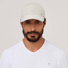 Carregar imagem no visualizador da galeria, Model Front: Uv Line Caps Cap Uv Pro Masc Sand Upf50+
