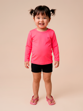 Carregar imagem no visualizador da galeria, Model Front: Uv Line Rash Guard Longsleeve Baby Pink Fluor Upf50+
