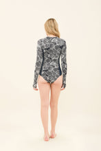 Carregar imagem no visualizador da galeria, Model Back: Uv Line One-Piece Swimsuit Macae Dahlia Navy Blue Upf50+

