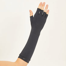 Carregar imagem no visualizador da galeria, Model Back: Uv Line Glove Long Gloves Uni Black Upf50+
