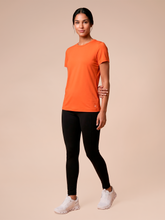Carregar imagem no visualizador da galeria, Model Front: Uv Line Beach Top T-Shirt Uvpro Fem Pitanga Upf50+
