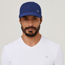 Carregar imagem no visualizador da galeria, Model Front: Uv Line Caps Cap Uv Pro Masc Navy Blue Upf50+
