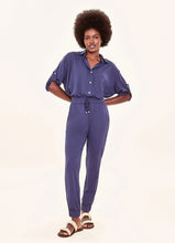 Carregar imagem no visualizador da galeria, Model Front: Uv Line Beach Trousers Pants Fem Basic Navy Blue Upf50+
