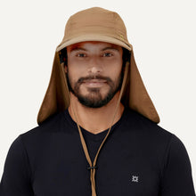 Carregar imagem no visualizador da galeria, Model Front: Uv Line Flap Hat Cap Leg Atacama 2021 Masc Kaki Upf50+

