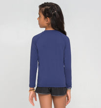 Carregar imagem no visualizador da galeria, Model Back: Uv Line Rash Guard Longsleeve Uvpro Kids Navy Blue Upf50+
