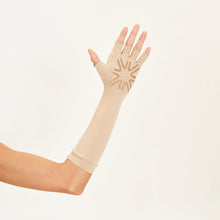 Carregar imagem no visualizador da galeria, Model Back: Uv Line Glove Long Gloves Uni Chocolate Upf50+
