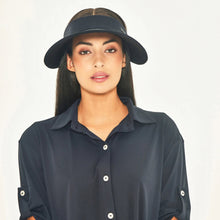 Carregar imagem no visualizador da galeria, Model Front: Uv Line Visor Grecia Black Fit Upf50+

