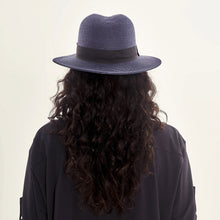 Carregar imagem no visualizador da galeria, Model Back: Uv Line Panama Hat Hat Shanghai Imp Uni Navy Blue Upf50+
