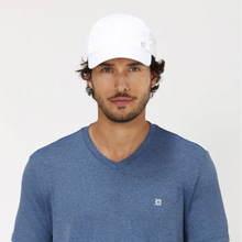 Carregar imagem no visualizador da galeria, Model Front: Uv Line Caps Cap Uv Pro Masc White Upf50+
