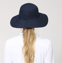 Carregar imagem no visualizador da galeria, Model Back: Uv Line Floppy Hat Hat Lyon Nac L Fem Navy Blue Upf50+
