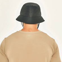 Carregar imagem no visualizador da galeria, Model Back: Uv Line Bucket Hat Bucket Colors Preto Upf50+
