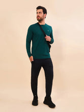 Carregar imagem no visualizador da galeria, Model Front: Uv Line Rash Guard Longsleeve Masc New Fit Petroleo Upf50+
