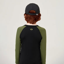Carregar imagem no visualizador da galeria, Model Back: Uv Line Caps Cap Teens Colors Inf Black Upf50+
