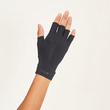 Carregar imagem no visualizador da galeria, Image 02: Uv Line Glove Short Gloves Uni Black Upf50+
