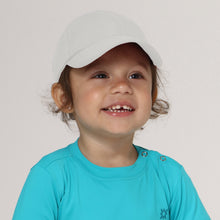 Carregar imagem no visualizador da galeria, Model Front: Uv Line Caps Cap Baby Colors Inf Sand Upf50+
