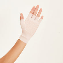 Carregar imagem no visualizador da galeria, Model Back: Uv Line Glove Short Gloves Anti-Aging Uni Nude Upf50+
