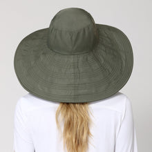 Carregar imagem no visualizador da galeria, Model Back: Uv Line Floppy Hat Hat Beverly Hills I18 Fem Green Militar Upf50+
