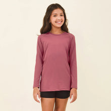 Carregar imagem no visualizador da galeria, Model Front: Uv Line Rash Guard Longsleeve Uvpro Kids Malva Upf50+
